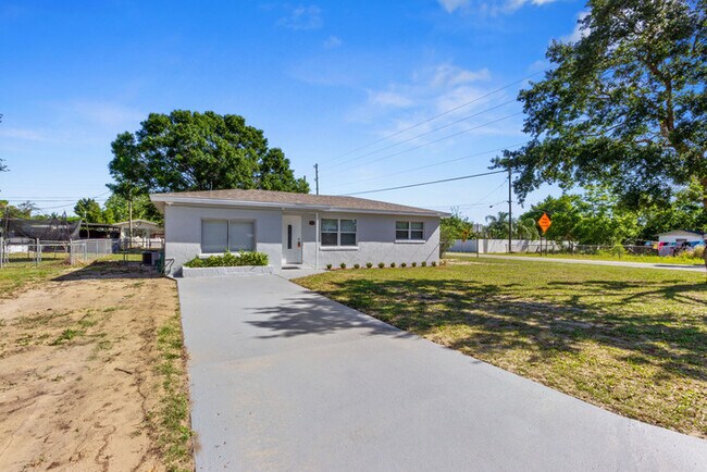 Foto del edificio - 2525 Forest Dr