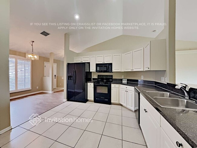 Building Photo - 5816 33rd Dr E