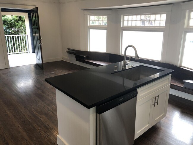 Foto del edificio - 2113 Oak St