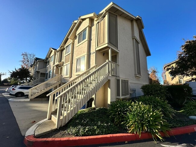 Building Photo - Cozy Beautiful Townhouse for Rent