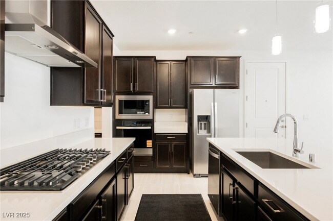 Foto del edificio - 2451 Altitude St