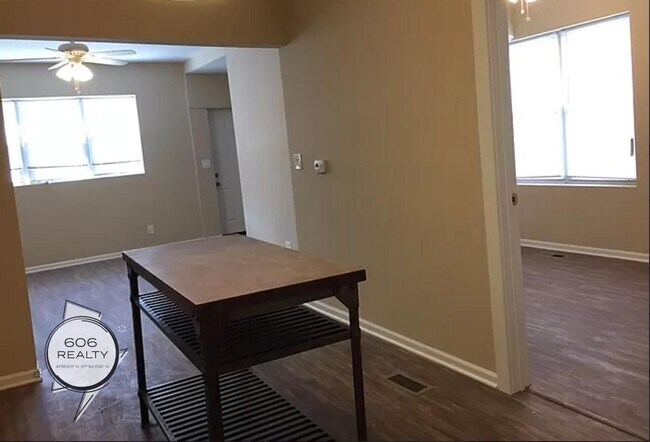 Foto del edificio - 2445 N Clybourn Ave