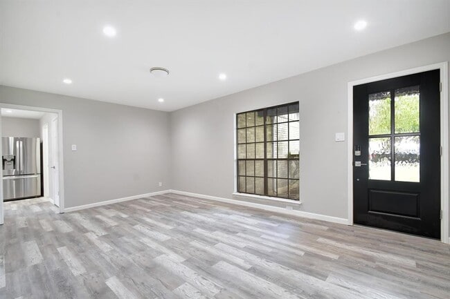 Building Photo - 14926 Eminence