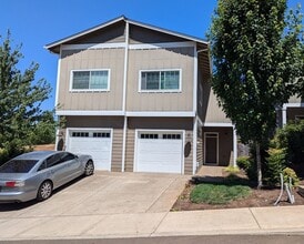 Building Photo - 1069-1071 Big Fir Pl S