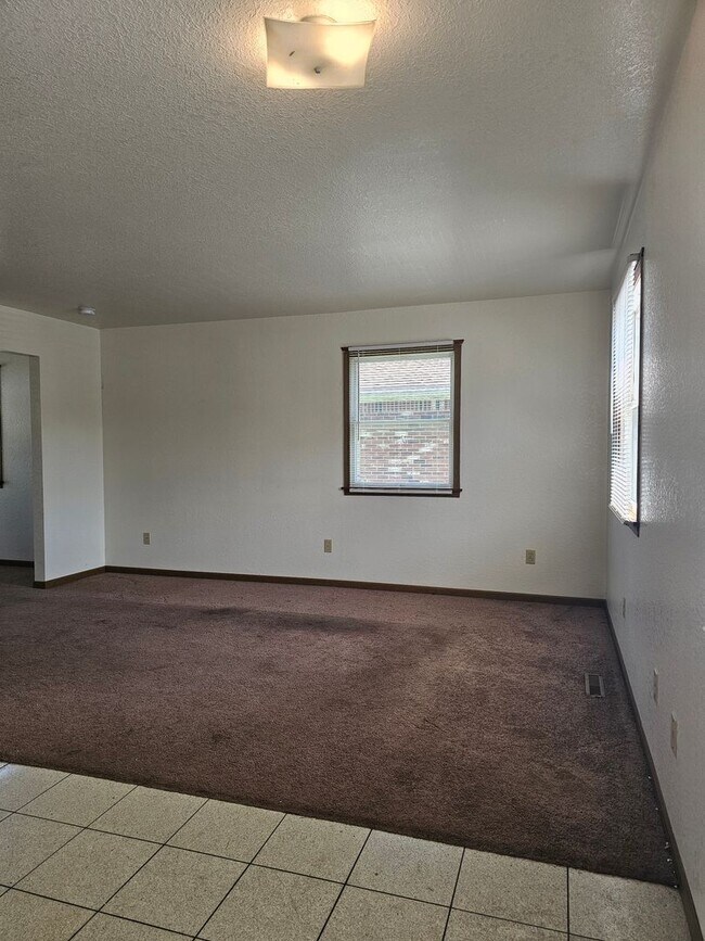 Foto del edificio - Three Bedroom Two Bath Townhouse