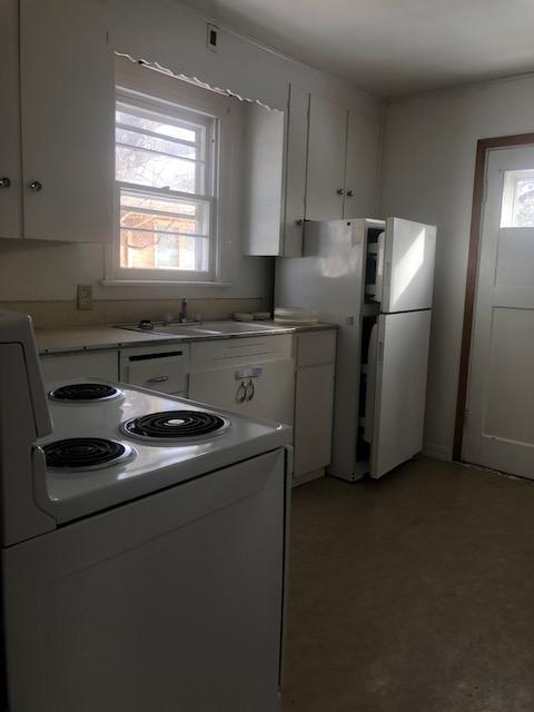 Building Photo - 616 10th Ave NE
