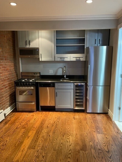 Foto del edificio - 424 E 9th St
