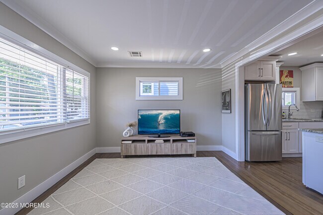Building Photo - 472 Pinecroft Dr