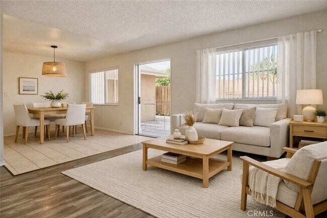 Building Photo - 17092 Emerald Ln