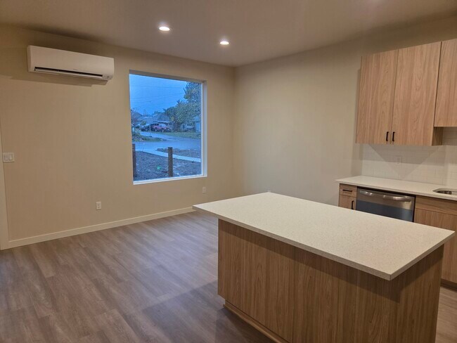 Building Photo - 111 Section St