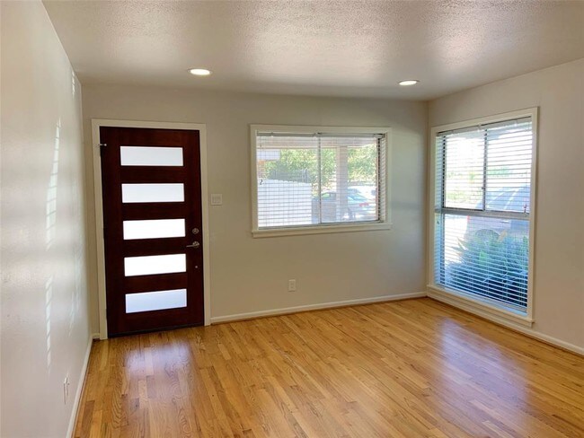 Foto del edificio - 4719 Merwin St