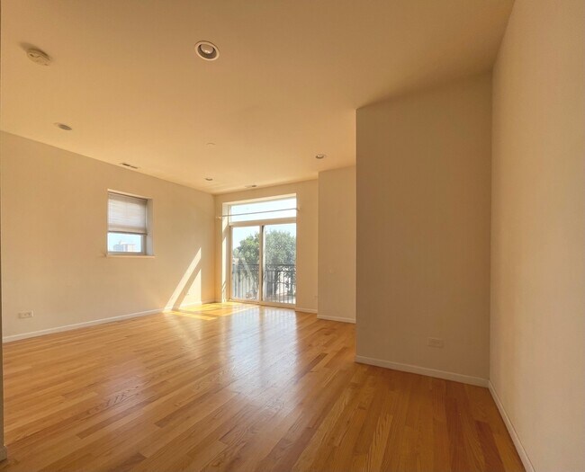 Building Photo - 602 W 26th St