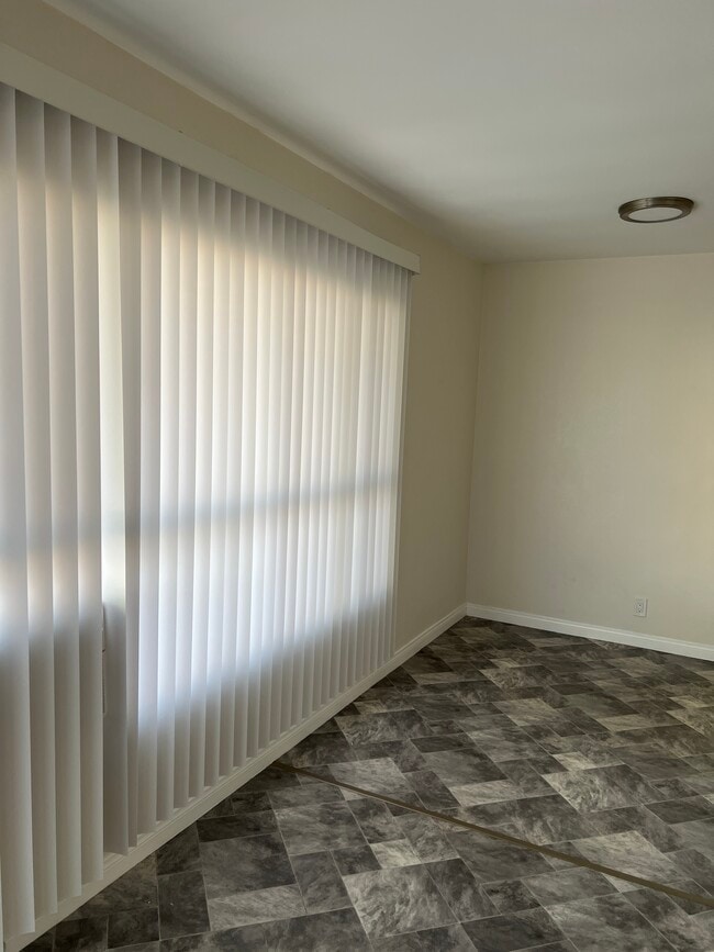 Foto del edificio - 2324 E Commonwealth Ave