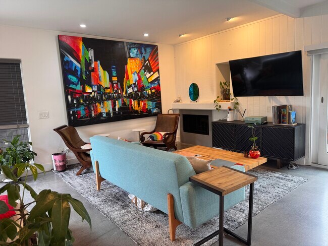 Foto del edificio - 343 Cypress Dr