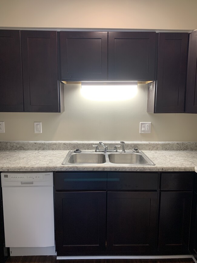 One Bedroom-Kitchen - Lantern Ridge Apartments