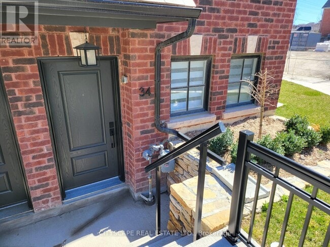 Building Photo - 20 Lunar Cres