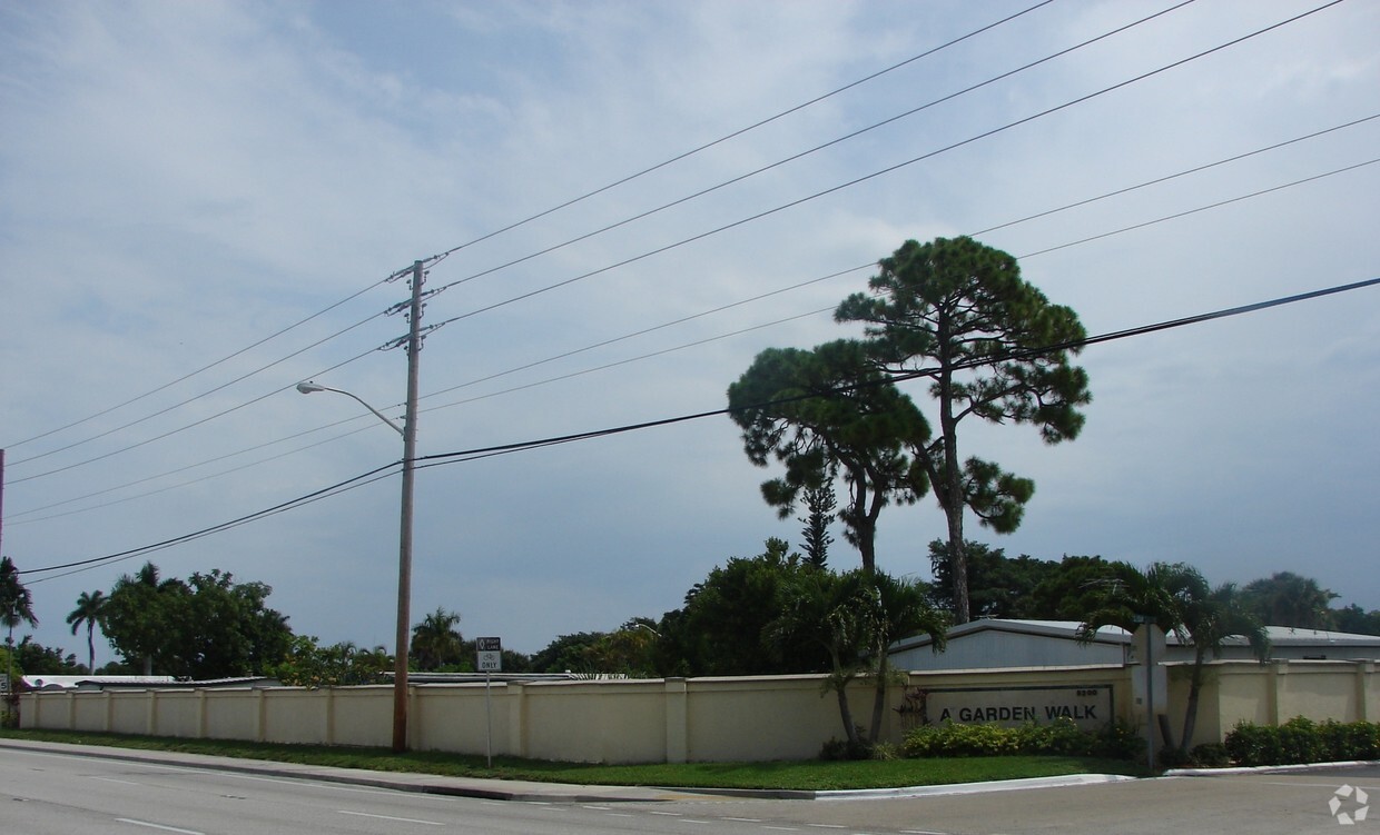 Building Photo - Garden Walk