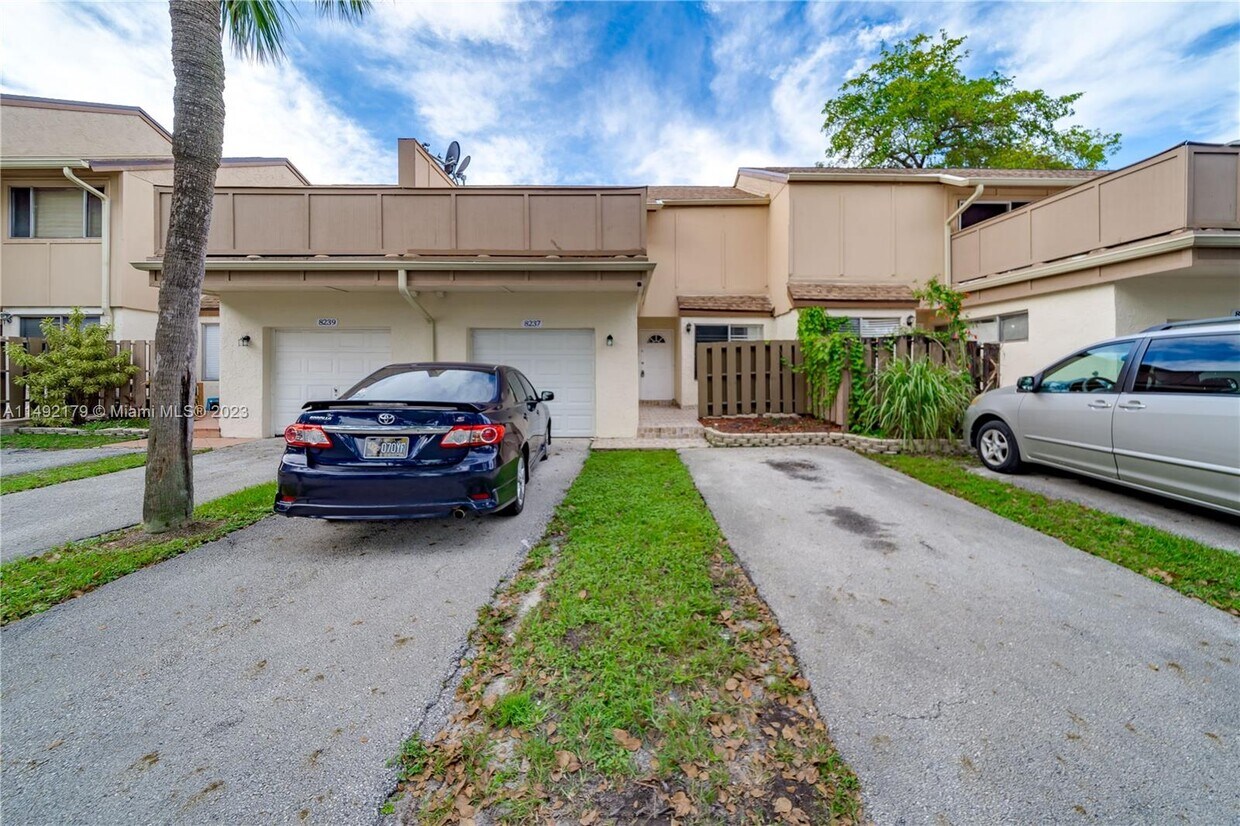 8237 NW 8th St Unit 4, Plantation, FL 33324 Condo for Rent in