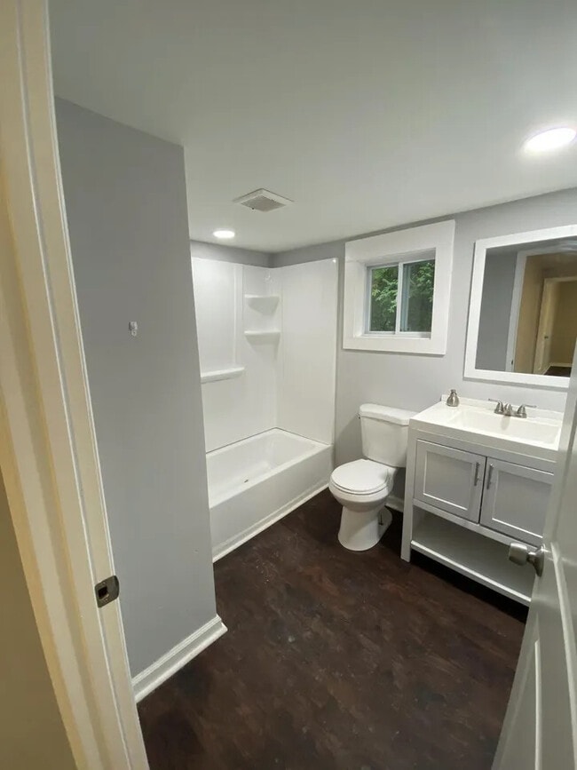 Building Photo - 606 Lester Rd