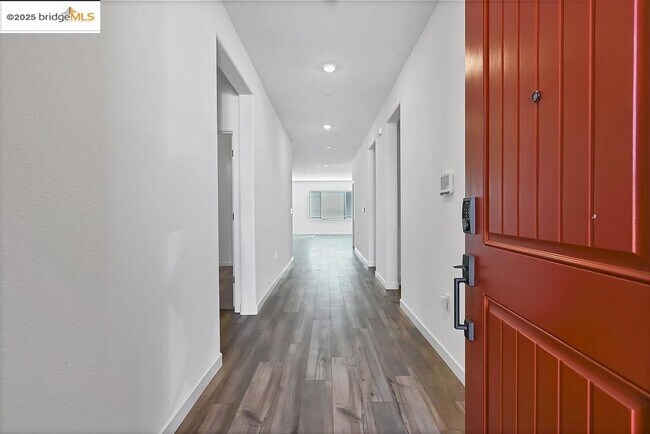 Foto del edificio - 354 Astilbe St