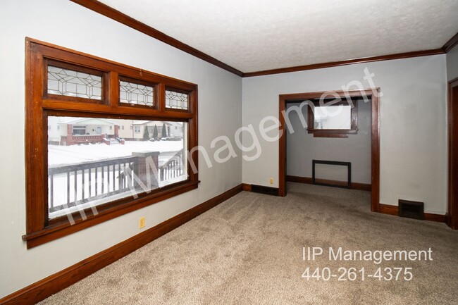 Foto del edificio - Charming Down Unit in Garfield Heights – A...