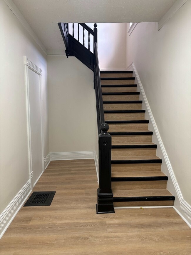 Building Photo - 328 Campbell St