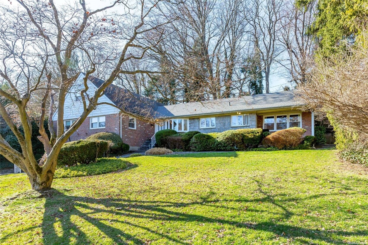 Primary Photo - 10 Pine Dr