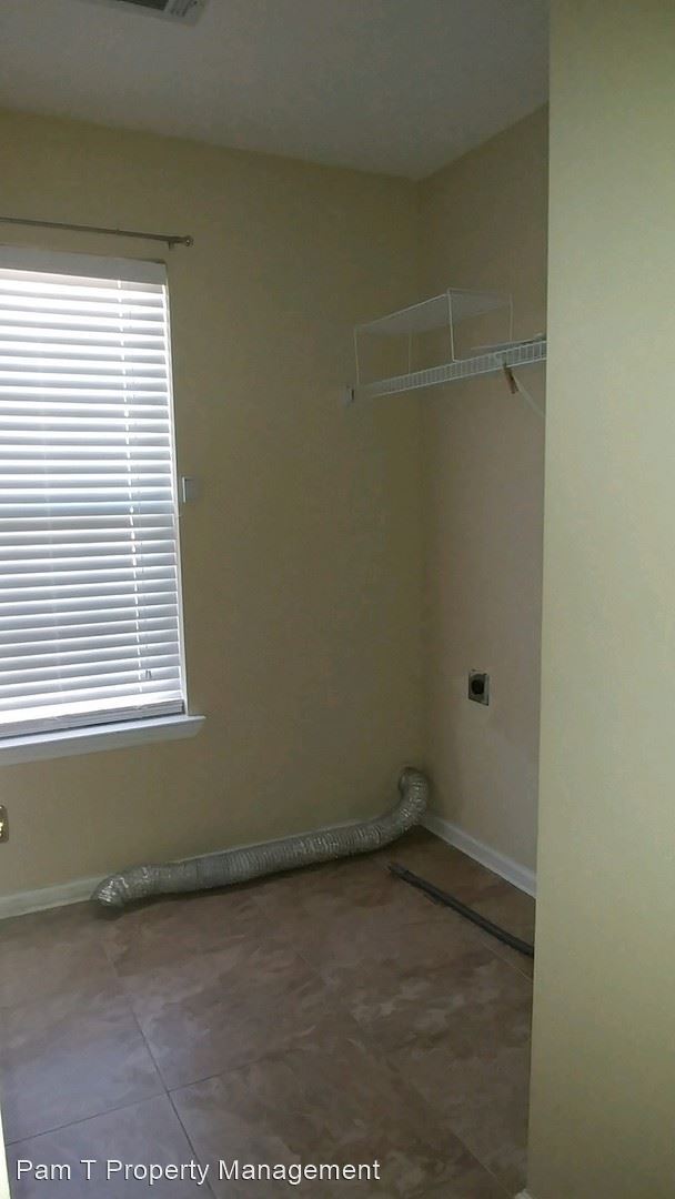 Building Photo - 3 br, 2 bath House - 24 Carlisle Lane