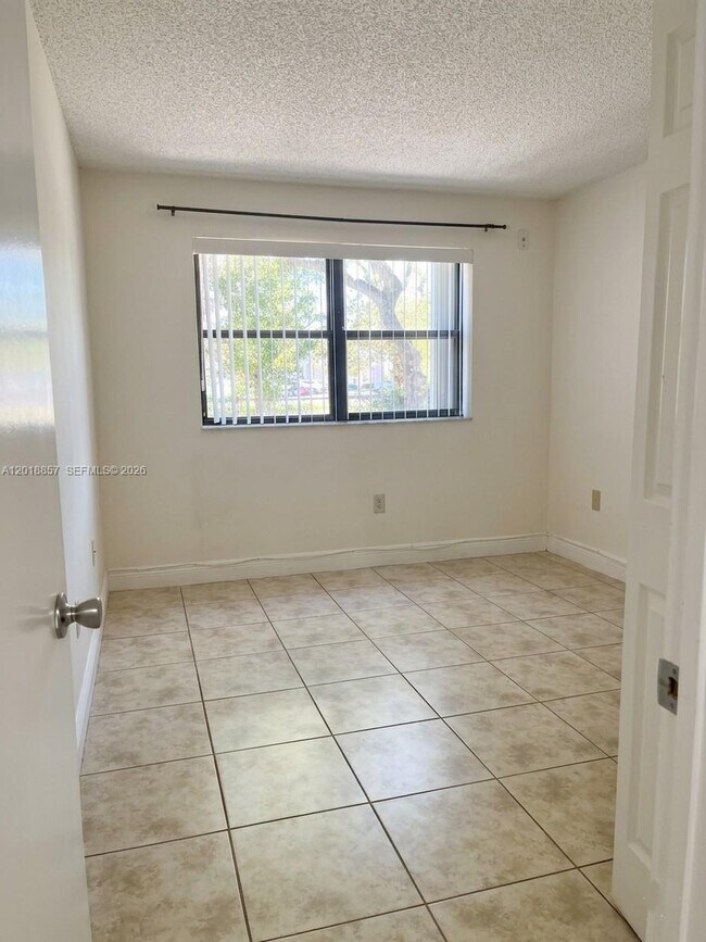Foto del edificio - 7115 NW 179th St