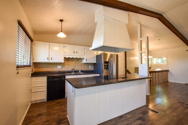 Building Photo - 4925 Hackamore Dr N