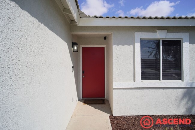 Building Photo - Beautiful Home Off Merle Haggard Dr!