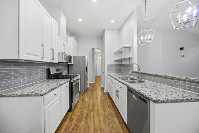 Building Photo - 1029 Riverwood Dr