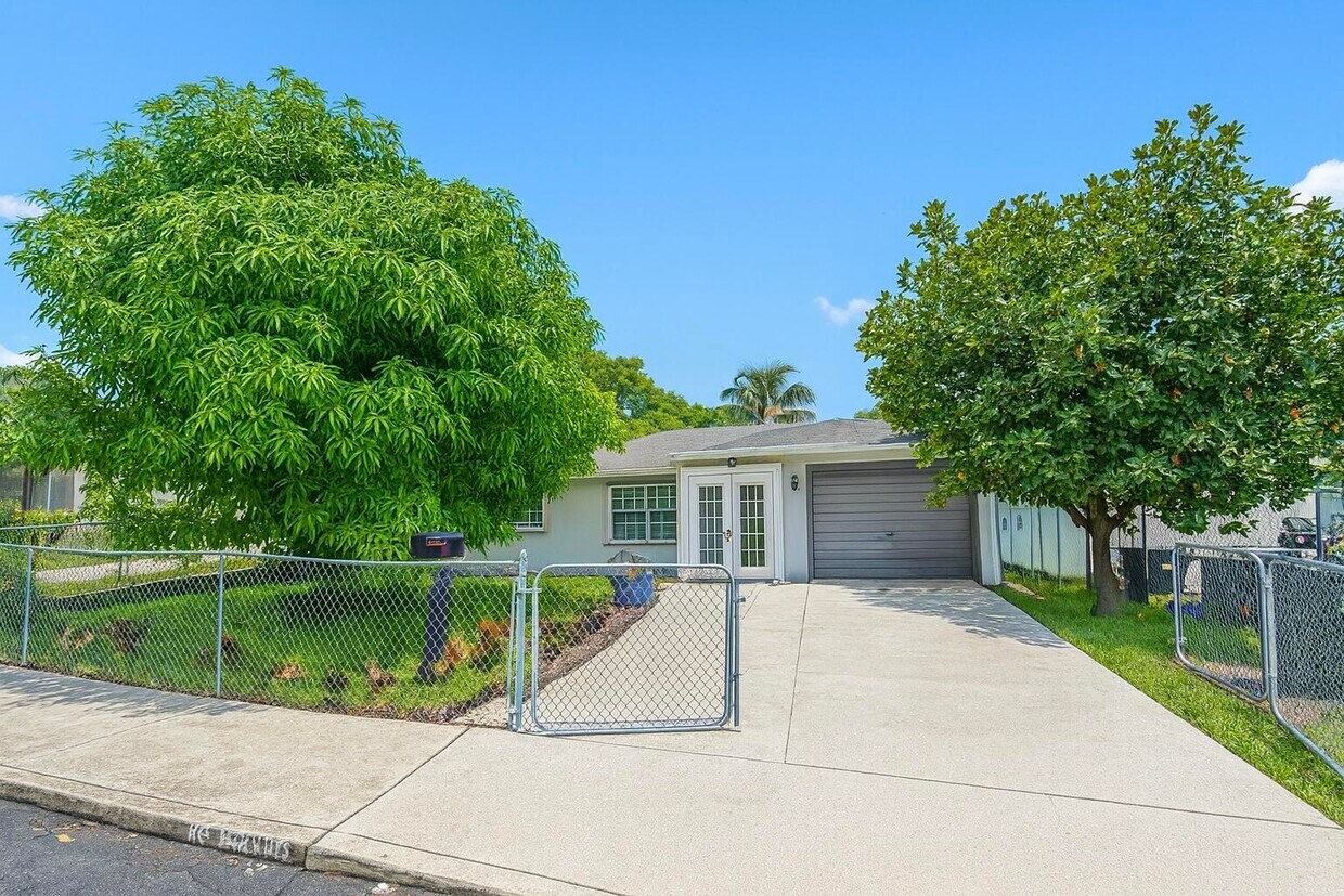 Foto principal - 1733 Sunset Ave