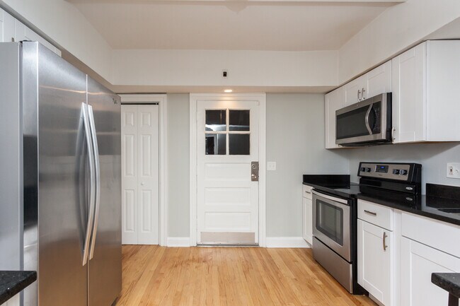 Foto del edificio - 6149 N Talman Ave
