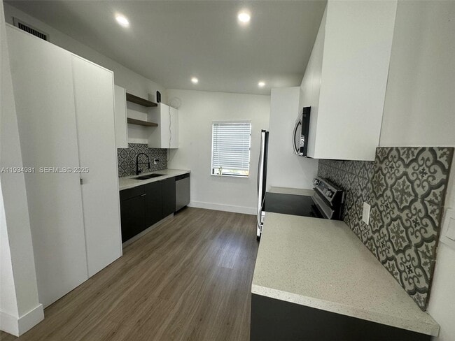 Building Photo - 3701 SW 40th St