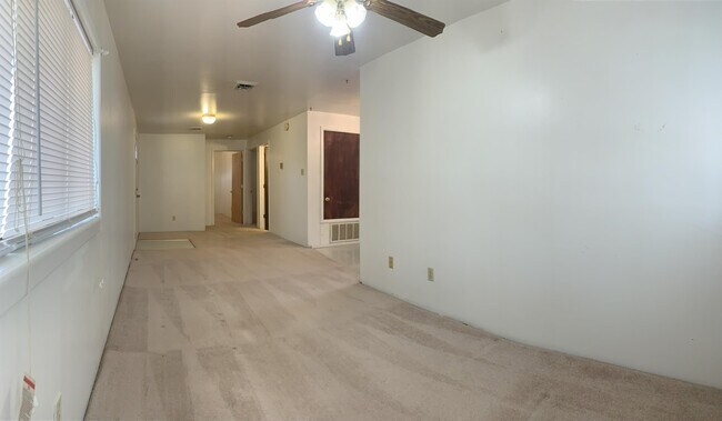 Foto del edificio - 1120 N Oak St