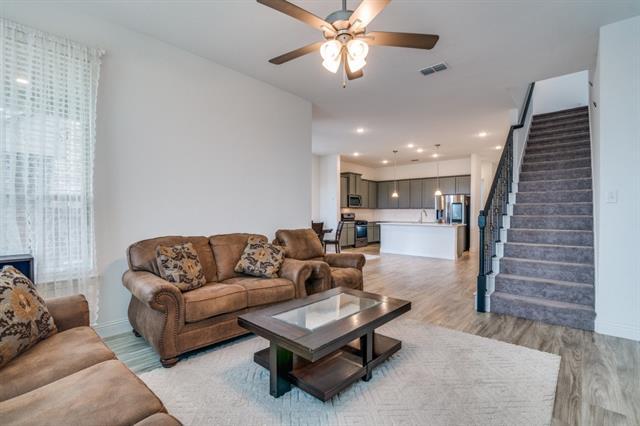 Foto del edificio - 1712 Cherrybrook Ln