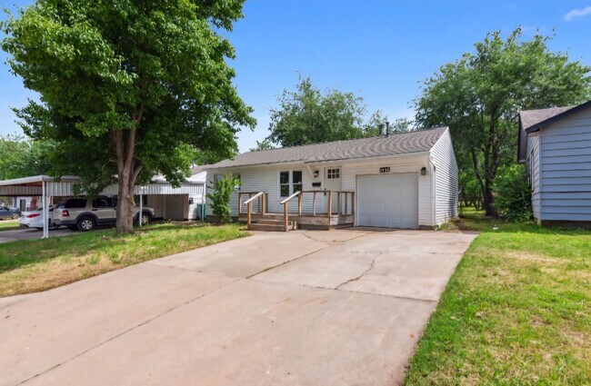 Building Photo - Newly Remodeled Home near the Village