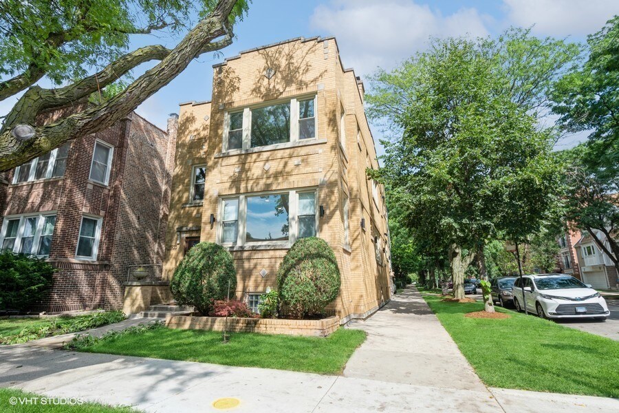 Primary Photo - 6935 N HAMILTON Ave