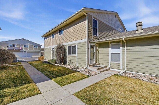 Building Photo - 2 Bed / 2 Bath Townhome in Denver