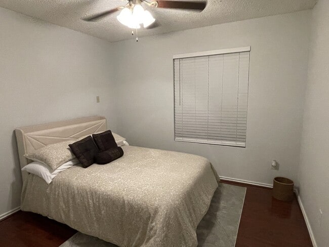 Photo - 2750 Holly Hall St (Houston, TX) Apartment