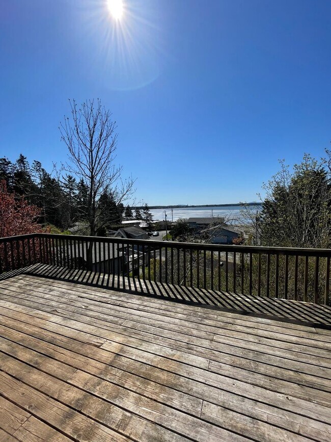 Building Photo - 5065 Fern St