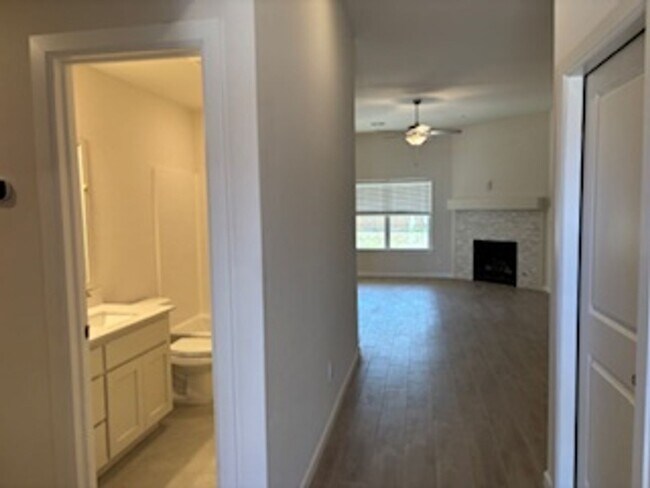 Building Photo - Beautiful New Home!