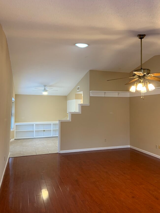 Photo - 2501 Majestic Dr House