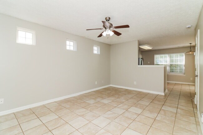 Foto del edificio - 235 Osmanthus Way