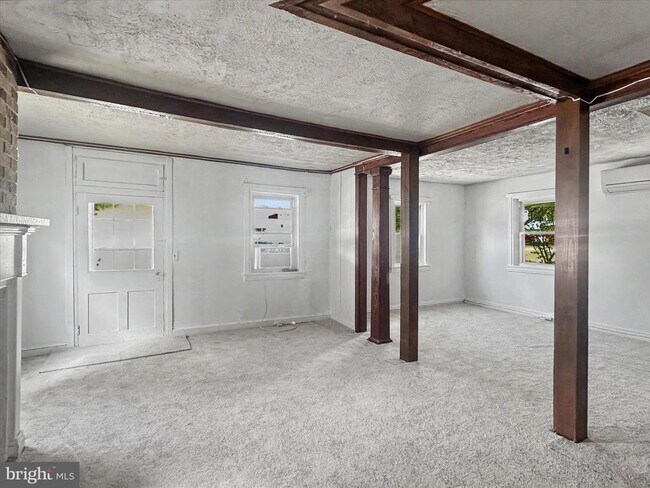 Foto del edificio - 5949 Conover Rd
