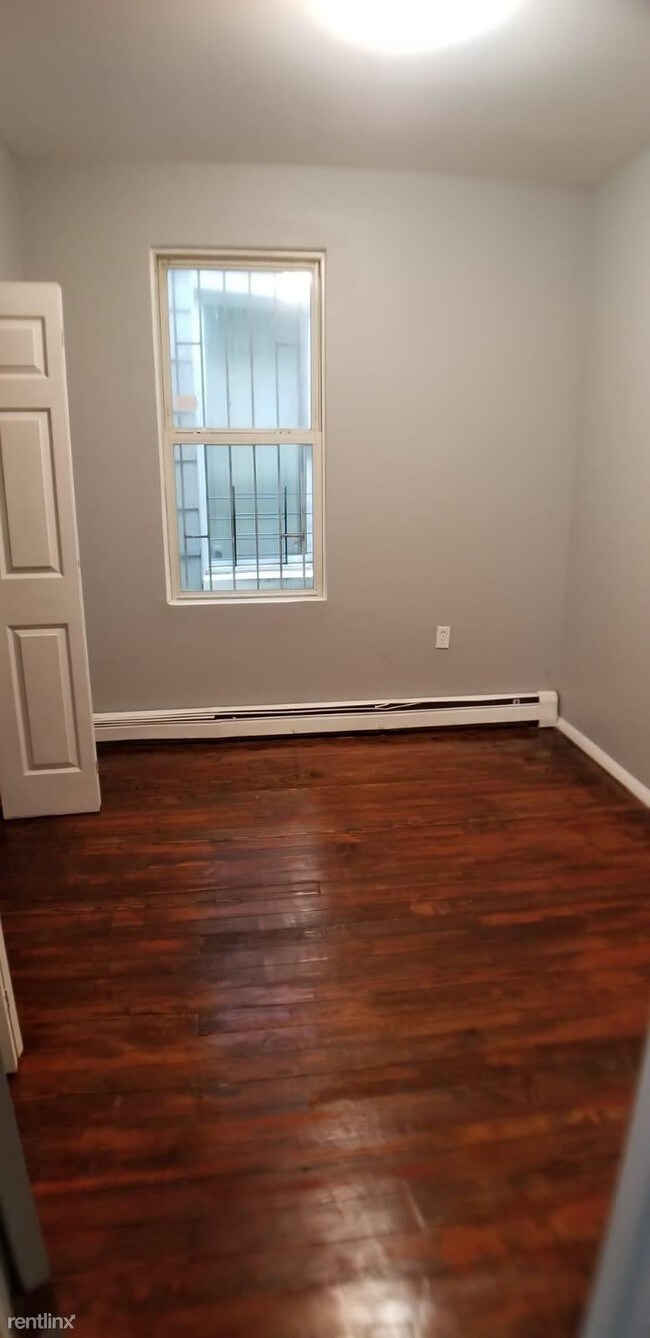 Building Photo - 3 br, 1 bath  - 88 Columbia Ave