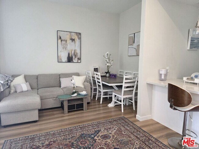 Foto del edificio - 2503 Phelan Ln