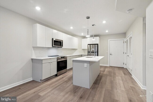 Building Photo - 3449 Scotts Ln