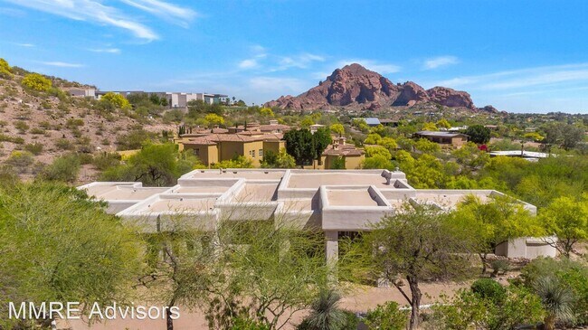Foto del edificio - 3 br, 3.5 bath House - 6097 N Paradise Vie...